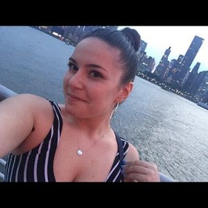 Meet your Posher, Brielle